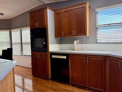 TURNKEY 2 Bedroom, 2 Bath Palm Harbor Home in the 55+ Community - photo 6