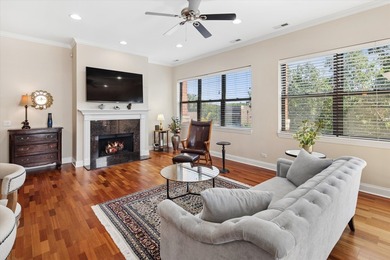 Top-floor, corner unit 3BR/2BA in a boutique 12-unit elevator - photo 2