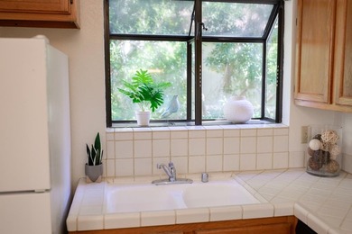 Enjoy the convenient lifestyle of the Hidden Oaks community - photo 24