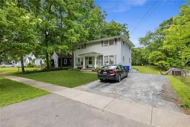 Great opportunity for an owner-occupant or investor! This - photo 2