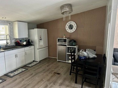 Brand-new AC unit, and the roof is only 2 years old. Beautiful - photo 3