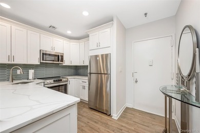 Spacious two bedroom, two full bath (primary bedroom with - photo 6