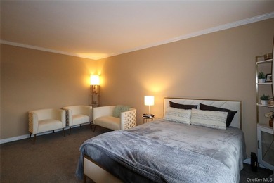 Tastefully designed, well-maintained, and impeccably clean, this - photo 4
