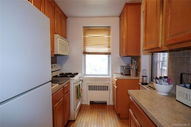 Tastefully designed, well-maintained, and impeccably clean, this - photo 8