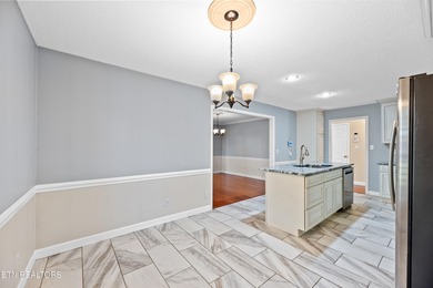 Location, Location, Location!!! This one owner home is ready to - photo 11