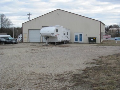 Three bedroom and two bath home on 1.3 acre lot with a 60 X 60 - photo 3
