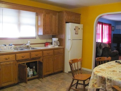 Three bedroom and two bath home on 1.3 acre lot with a 60 X 60 - photo 5