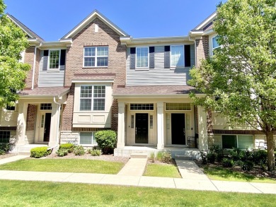 Lake Townhome/Townhouse For Sale in Naperville, Illinois