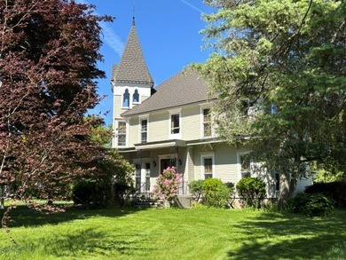 Dreams Do Come True Here! A large Victorian with a garage apt & - photo 3