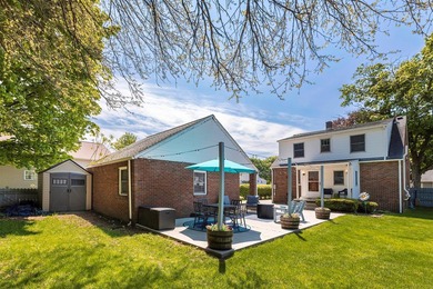 This quality, solid brick, Cape Cod home is just a few minutes - photo 3