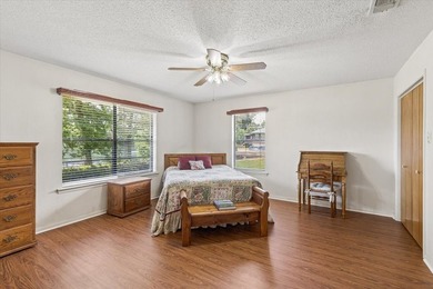 Charming Lakefront Home. Fish right out your back door or enjoy - photo 14