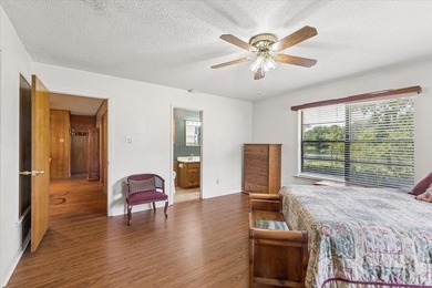 Charming Lakefront Home. Fish right out your back door or enjoy - photo 15