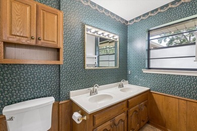 Charming Lakefront Home. Fish right out your back door or enjoy - photo 16