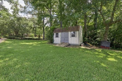 Charming Lakefront Home. Fish right out your back door or enjoy - photo 22