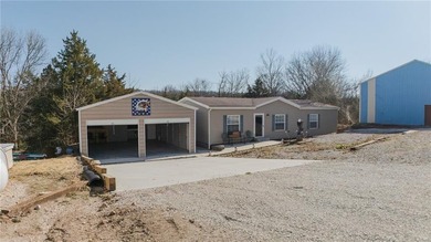 This charming 1,350 sq ft manufactured home sits on a permanent - photo 25