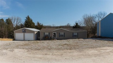 This charming 1,350 sq ft manufactured home sits on a permanent - photo 32