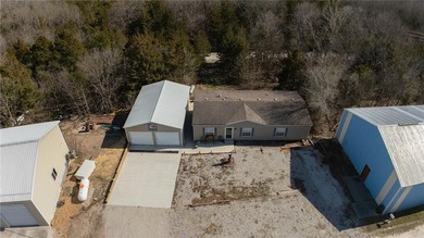 This charming 1,350 sq ft manufactured home sits on a permanent - photo 35