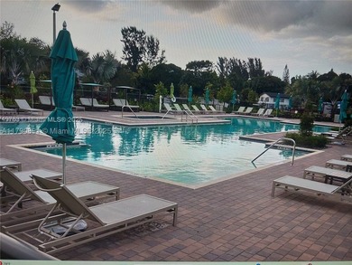 Spectacular Townhouse Located in a private and secure community - photo 3