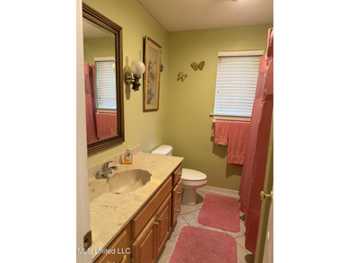 Quiet home tucked between Buena Vista and Pascagoula Street on a - photo 13