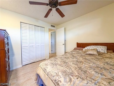 Experience easy Florida living in this inviting first-floor - photo 15