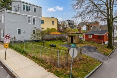 Opportunity awaits at 20 Fox Street. Buildable lot in the R6 - photo 5