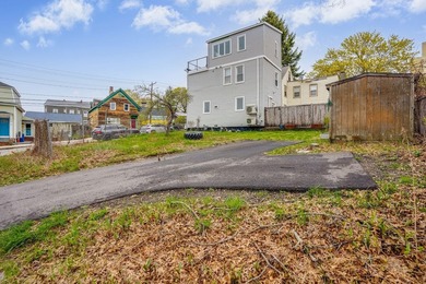 Opportunity awaits at 20 Fox Street. Buildable lot in the R6 - photo 7