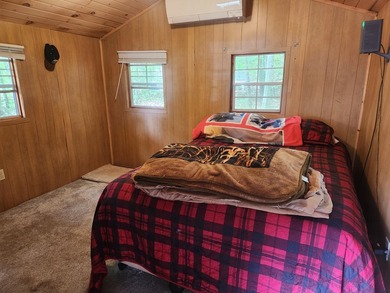 Spacious and private Log Cabin. 3 BR;s, 2 baths. Kitchen - photo 33