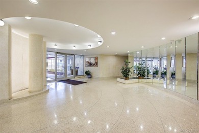 Sunny & spacious, Alcove Studio / one bathroom apartment. The - photo 4