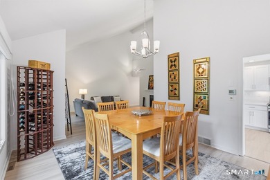 Fully renovated end-unit Turnbury offering 3-4 bedrooms and 3.5 - photo 5