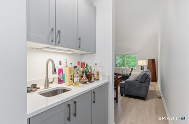 Fully renovated end-unit Turnbury offering 3-4 bedrooms and 3.5 - photo 7