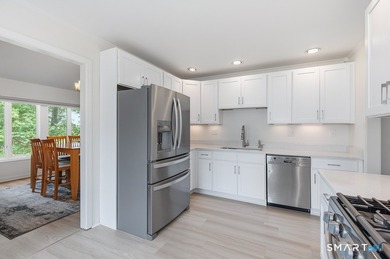 Fully renovated end-unit Turnbury offering 3-4 bedrooms and 3.5 - photo 8