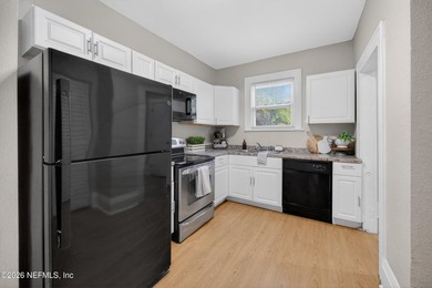 Welcome to this charming 3-bedroom, 1-bath bungalow just minutes - photo 12