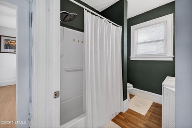 Welcome to this charming 3-bedroom, 1-bath bungalow just minutes - photo 20