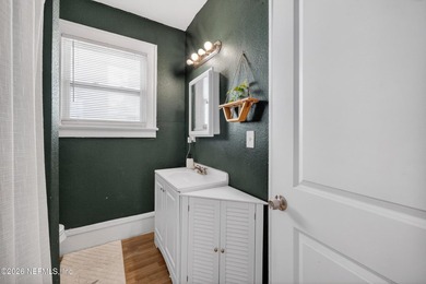Welcome to this charming 3-bedroom, 1-bath bungalow just minutes - photo 21