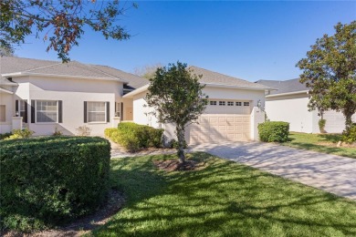 Lake Townhome/Townhouse For Sale in Groveland, Florida