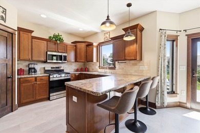 Beautiful 2 story custom built home located in Sherwood area - photo 13