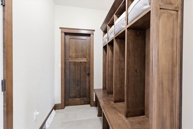Beautiful 2 story custom built home located in Sherwood area - photo 17