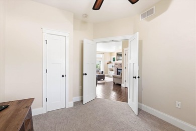 Beautiful 2 story custom built home located in Sherwood area - photo 19