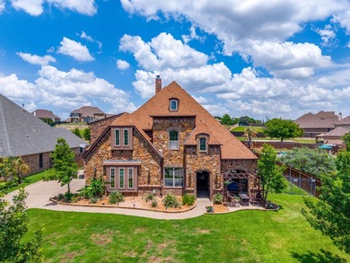 Gorgeous custom home built in 2014, meticulously maintained and - photo 1