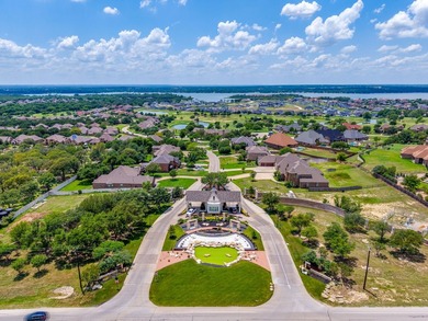 Gorgeous custom home built in 2014, meticulously maintained and - photo 3