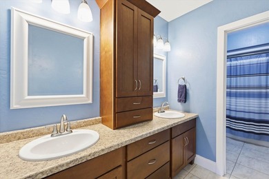 Beautiful 2 story custom built home located in Sherwood area - photo 25