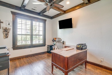 Gorgeous custom home built in 2014, meticulously maintained and - photo 10