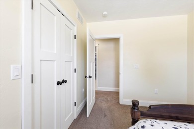 Beautiful 2 story custom built home located in Sherwood area - photo 31