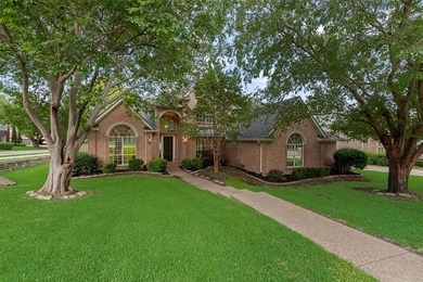 Beautifully appointed 4-bedroom, 4-bathroom home situated on a - photo 2