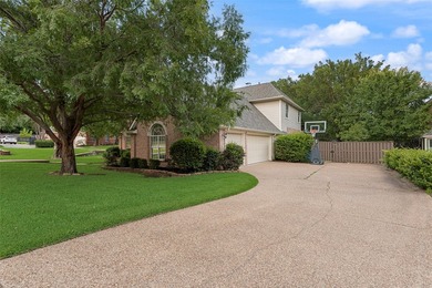 Beautifully appointed 4-bedroom, 4-bathroom home situated on a - photo 3