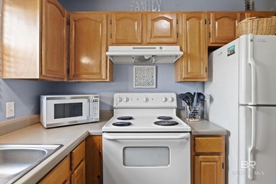 Cute 2 bedroom unit STEPS away from the beach. Potential to do ~ - photo 8