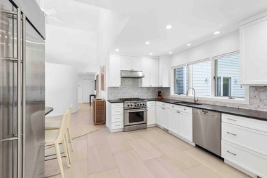 Meticulously maintained and move-in ready, this extraordinary 7 - photo 6