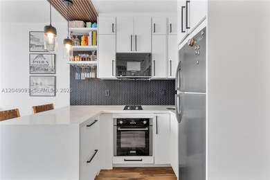 Fully renovated studio with breathtaking, unobstructed bay views - photo 11