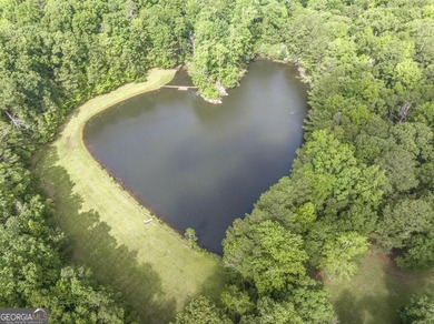 Escape to your own private paradise! Tucked away at the end of a - photo 4