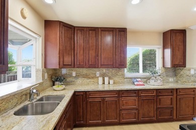 Elegance & Convenience in a Prime Location. Rare 8,600+ SF lot - photo 11